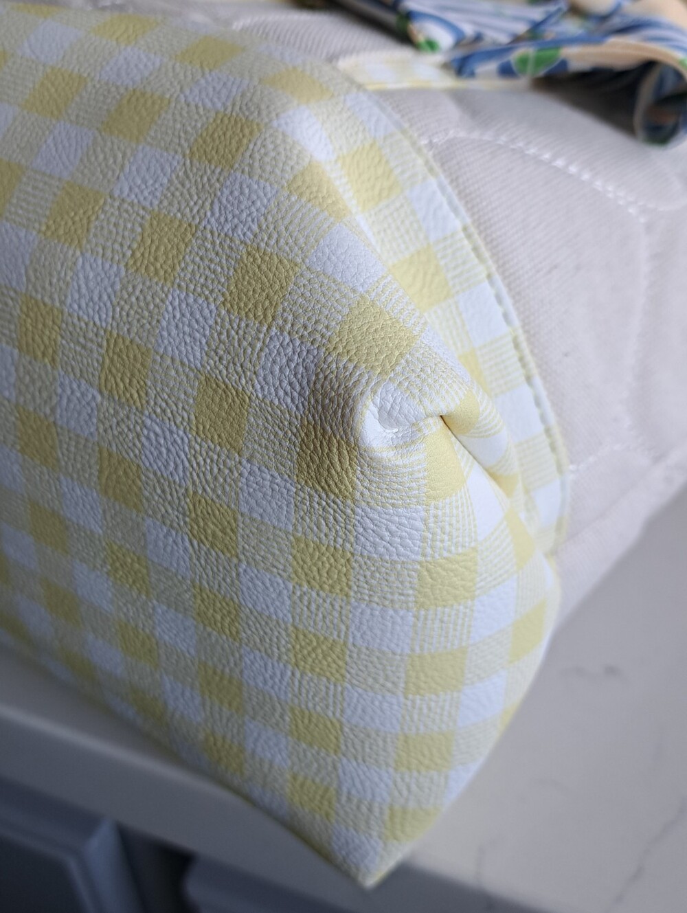 SALE Betsey ToteSet - Picture 9 of 10